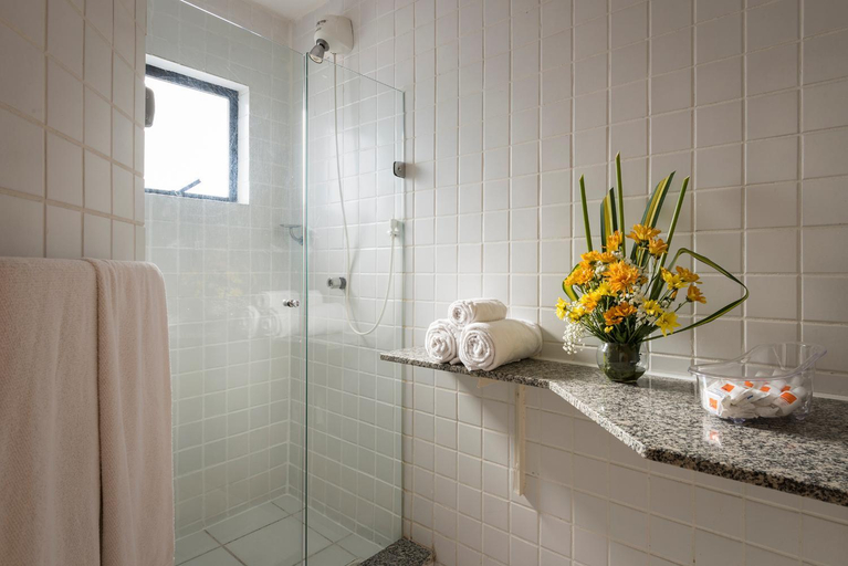 Bathroom 4, Arrey Executive Hotel, Teresina