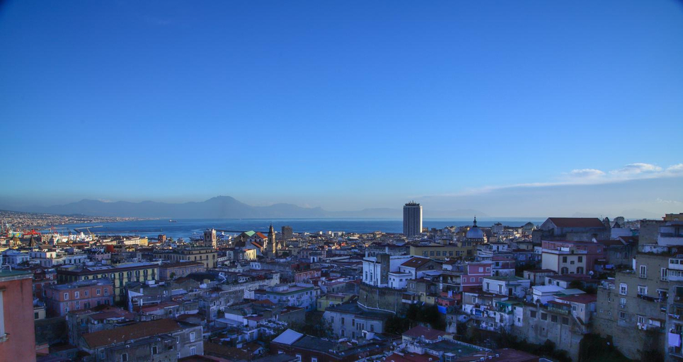 Others 3, B&B Nel Regno di Napoli, Napoli