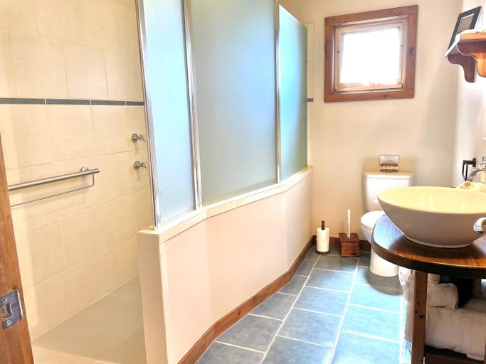 Bathroom 1, Castaways Apollo Bay, Colac-Otway - South