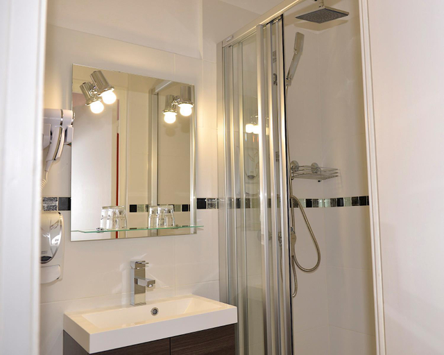 Bathroom 3, Hotel Colisee-Verdun Centre Gare Saint-Roch, Hérault