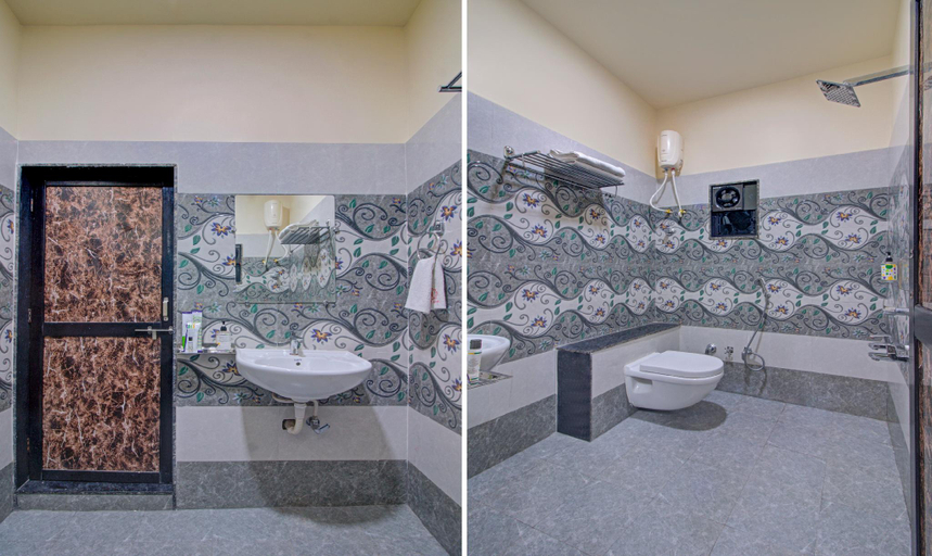 Bathroom 4, Treebo Royal, Chandrapur, Chandrapur