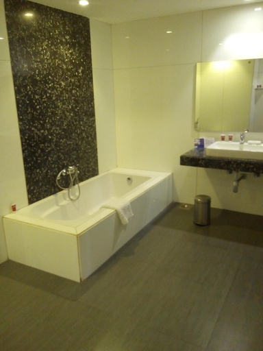 Bathroom 3, Top3 Lords Resorts, Bhavnagar