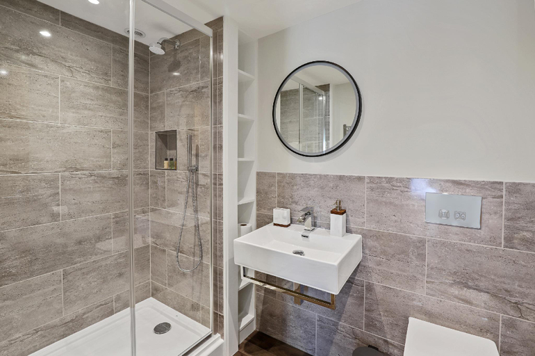 Bathroom, The Royal, Oxfordshire
