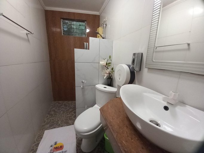 Bathroom 3, Malapascua Garden Resort, Daanbantayan