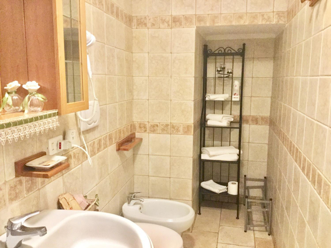 Bathroom 4, Mirella Charming, Bari