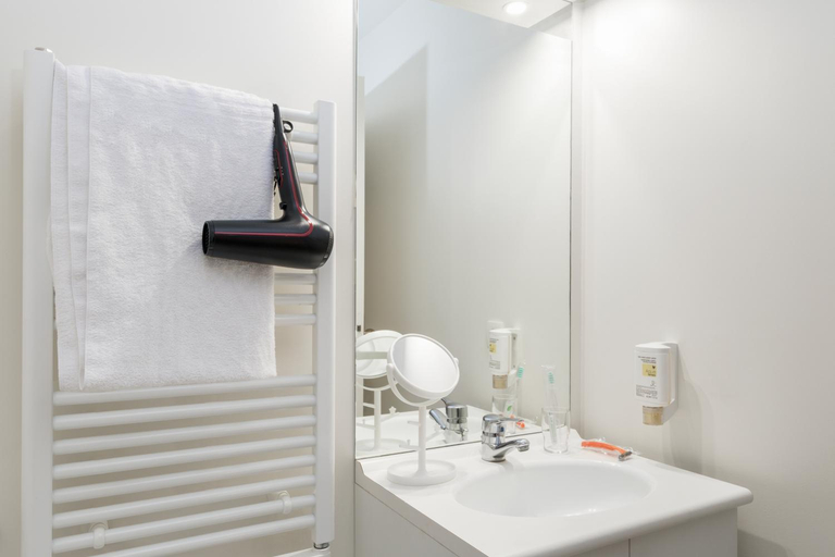 Bathroom, Apartment Adagio Access Paris Clamart, Hauts-de-Seine