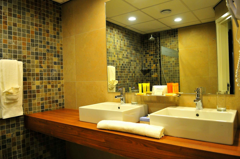 Bathroom 3, Holland House Beach Hotel