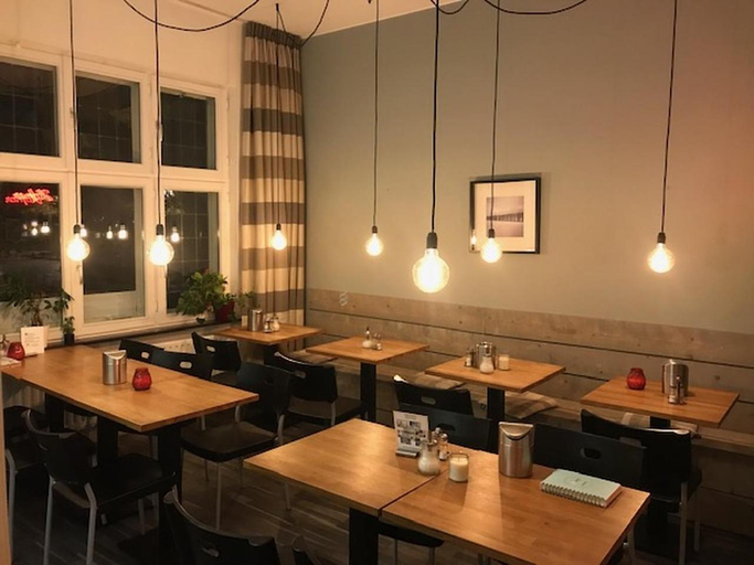 Food & Drinks