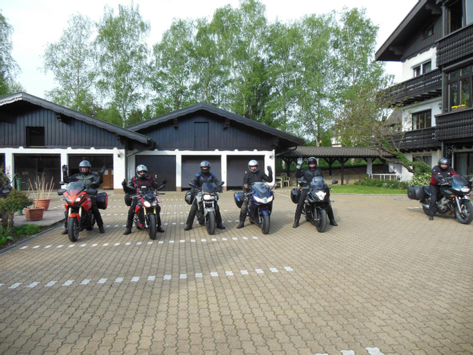 Exterior & Views 12
