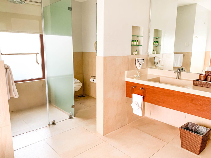 Bathroom 4, Misibis Bay Resort, Bacacay