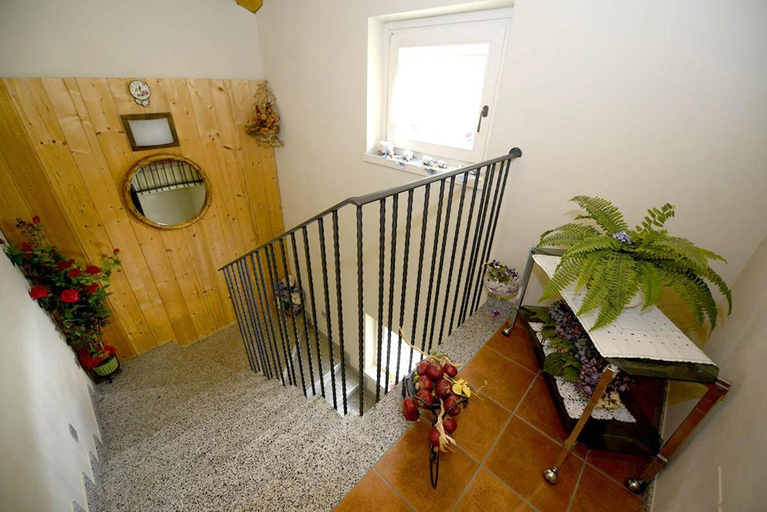 Others 5, Garni La Genziana, Brescia
