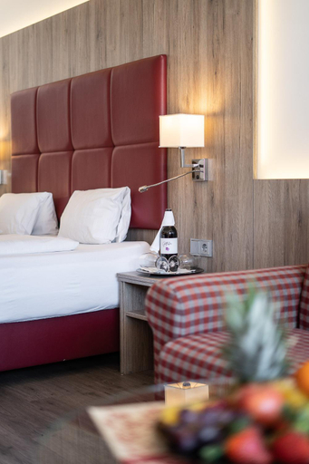 Bedroom 3, Hotel Ferienclub Bellevue am Walchsee, Kufstein
