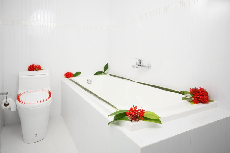 Bathroom 2, Rasdhoo Coralville Hotel, North Ari Atoll