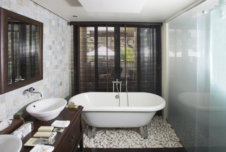 Bathroom 2, Dhevatara Beach Hotel