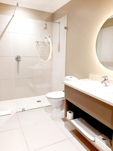 Bathroom 4, De Zalze Lodge, Cape Winelands