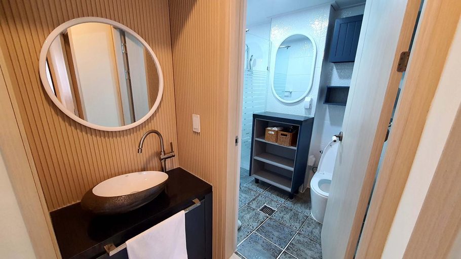 Bathroom 4, Sea Cliff Hotel Jeju, Jeju