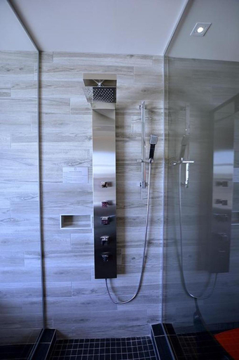 Others 4, Hotel O Laval, Laval