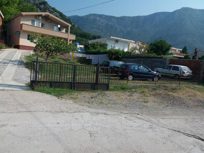 Others 4, Apartmani Joca