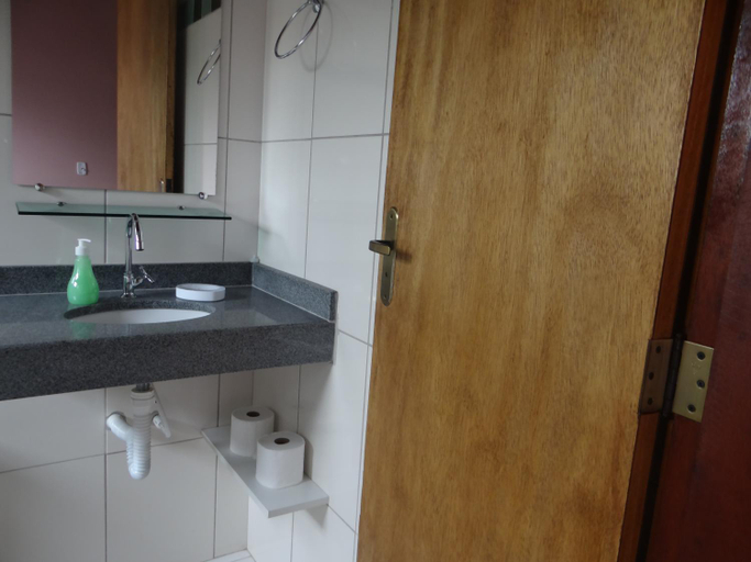 Bathroom 3, Amed Rooms, Parati