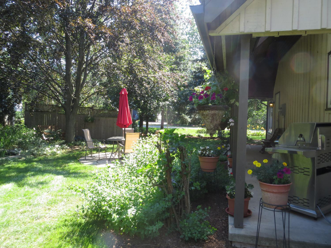 Others 4, Cedar Gables Bed & Breakfast, Niagara