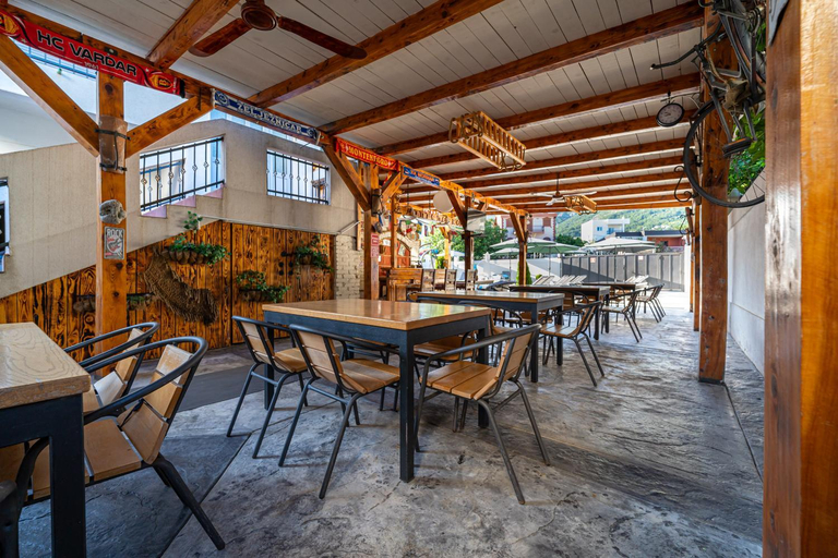 Others 3, Delfin Apartments
