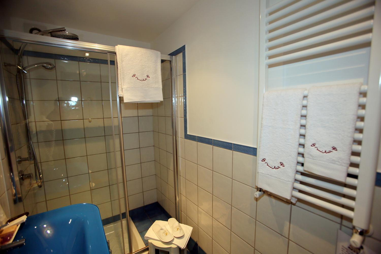 Bathroom 3, MILU' B B, Crotone