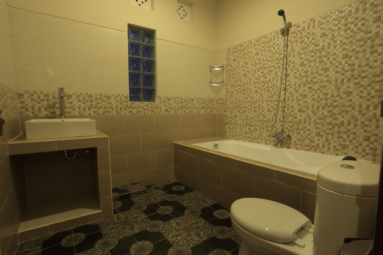 Bathroom 13