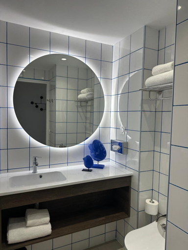 Bathroom 5, Dali Hotel Montauban, Tarn-et-Garonne