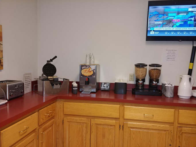 Food & Drinks 5, Americas Best Value Inn Charlotte, MI, Eaton