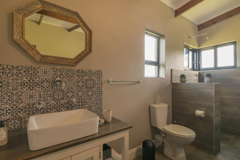 Bathroom 4, Libertas Guest Farm, Eden