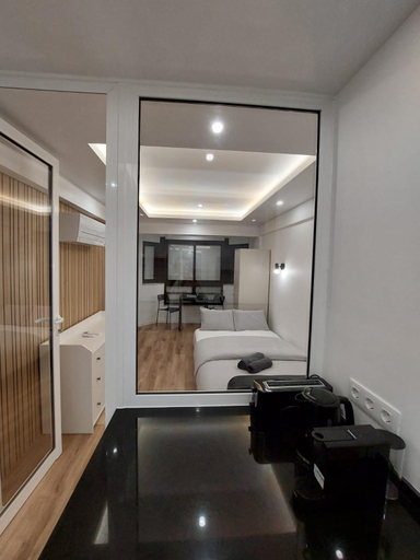 Others 2, Lisbon South Bay Rooms, Almada