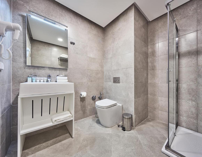Bathroom 4, Gallery Palace, Tbilisi
