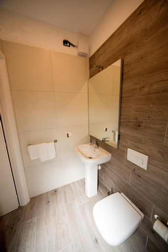Bathroom 10