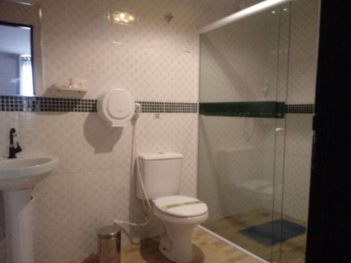 Bathroom 3, Hotel Cajuína, Teresina