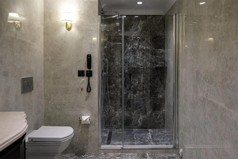 Bathroom 5, Dekalb Hotel, Kadıköy