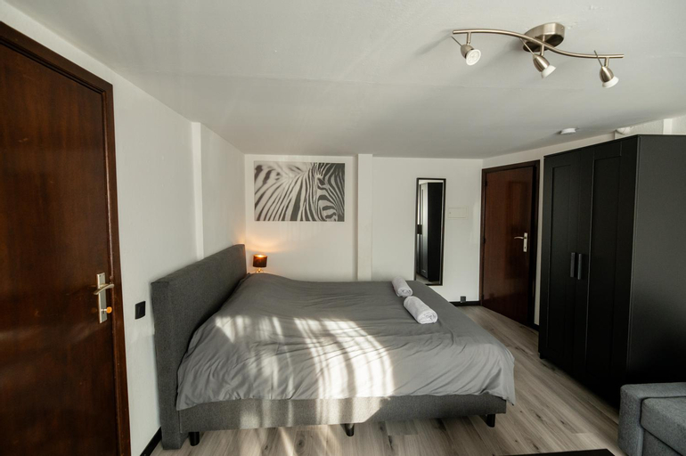Bedroom 1, Le Studio by La Reine City Center, Liège