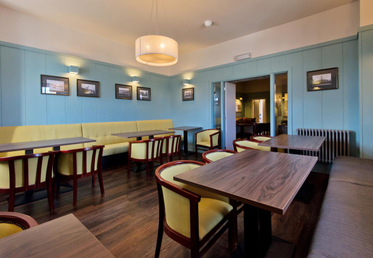 Food & Drinks 5, Station Hotel, Highland