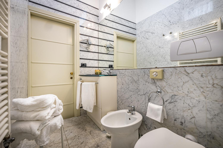 Bathroom 3, Palazzo Gamba Apartments, Florence