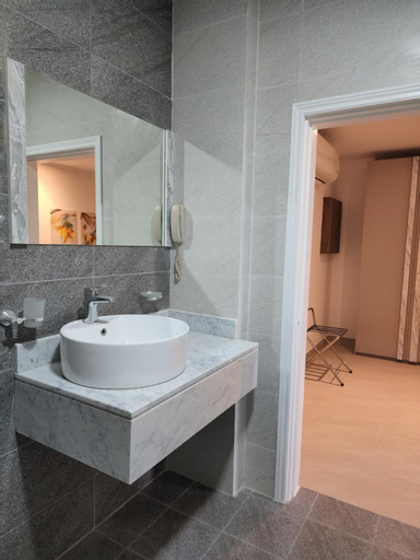 Bathroom 4
