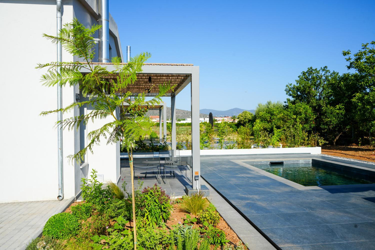 Sport & Beauty 2, Sea breeze suites Maistro 4per with private pool, Peloponnese