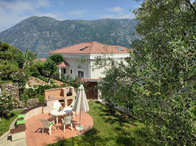 Others 5, Holiday house in the Kotor Bay