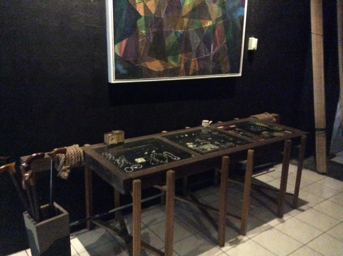 Others 5, Bat & Arrow, Padang