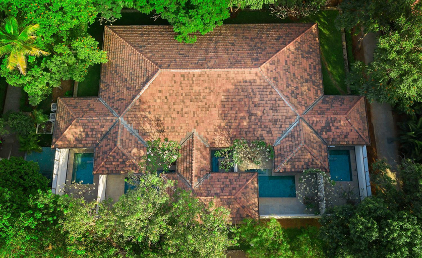 Exterior 1