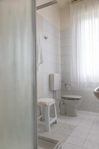 Bathroom 4, Columbia, Padua