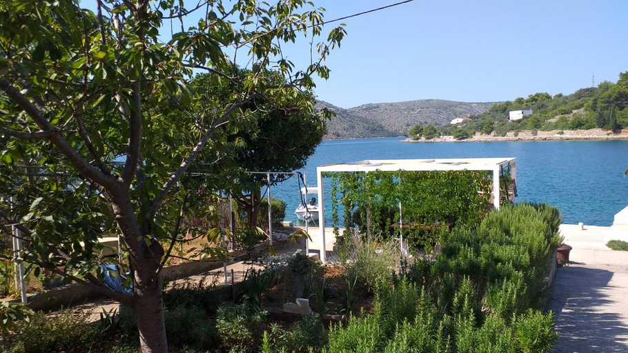Others 5, Rava Art Amphora studio and room, Sali