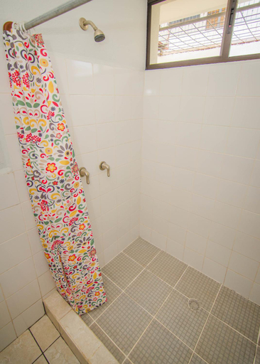 Bathroom 2, La Bicicleta Hostal, Managua