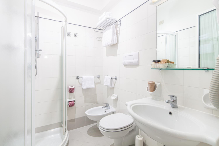 Bathroom 3, Condor, Venezia