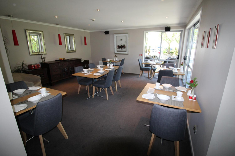 Food & Drinks 5, Chalet Queenstown, Queenstown-Lakes
