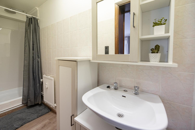 Bedroom 3, Le Studio by La Reine City Center, Liège