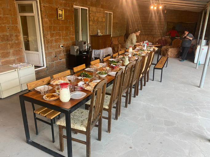 Food & Drinks 5, Karine B&B